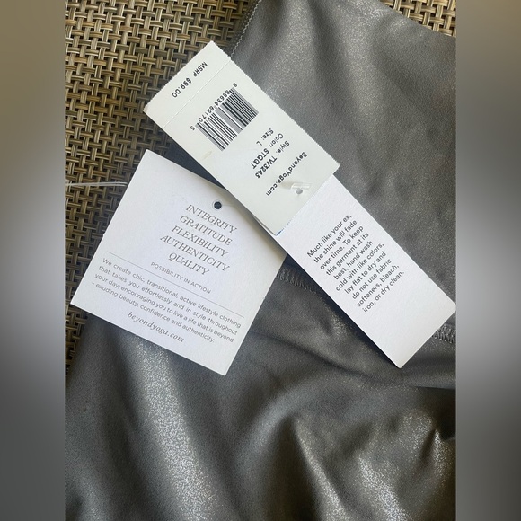 Beyond Yoga Silver Metallic Leggings High-Waisted - Picture 7 of 7